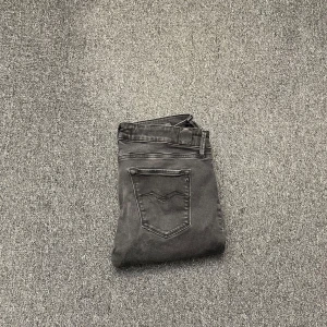 Replay jeans - Säljer ett par feta replay jeans som är i 9/10 skick sitter slim fit👌