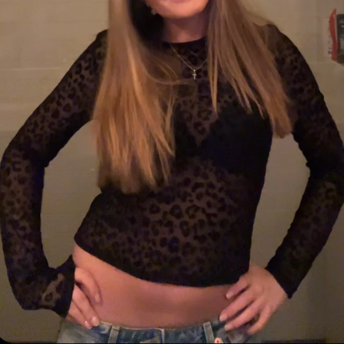 Svart leopardmönstrad mesh-topp