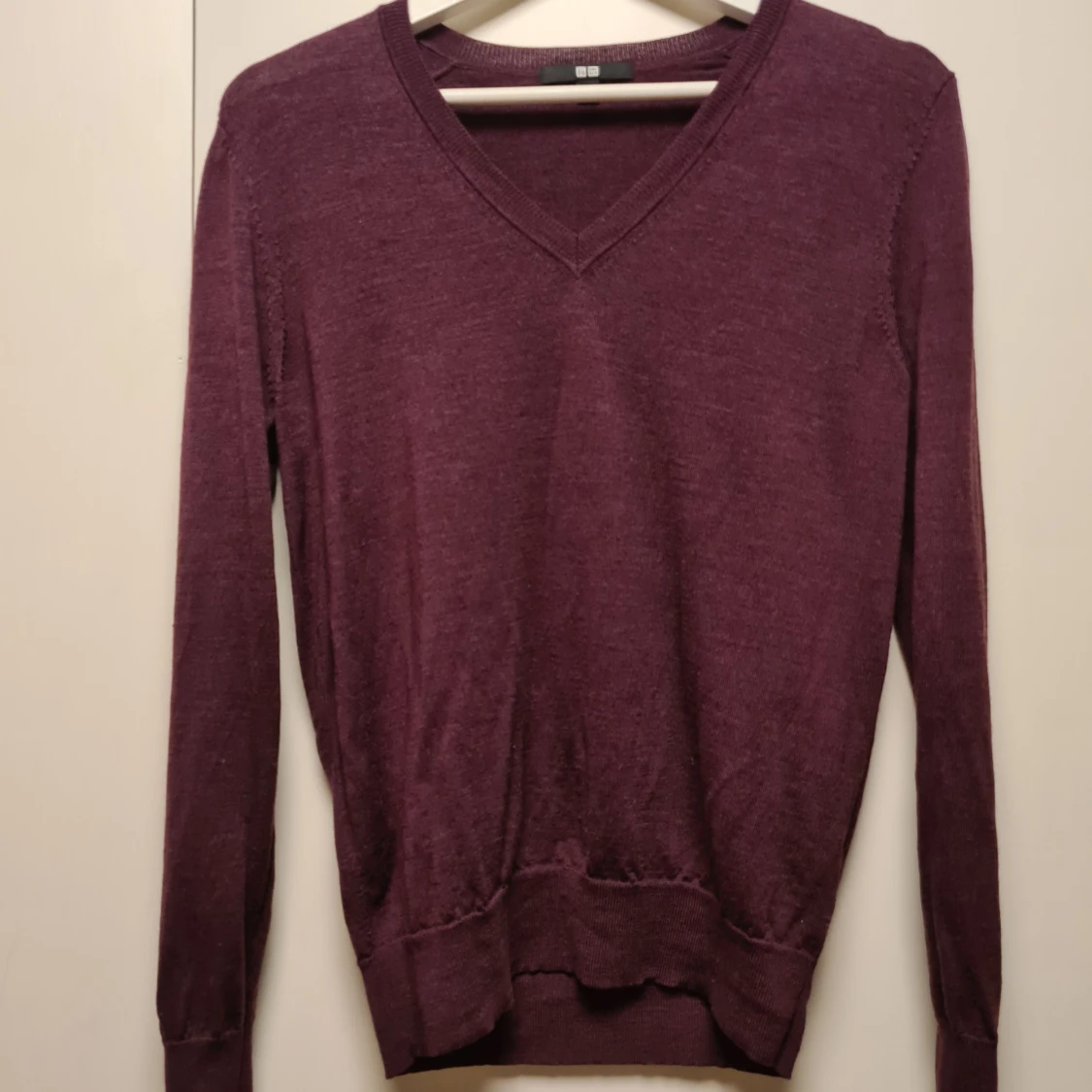 Vinröd tröja från Uniqlo - 1