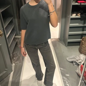 Cashmere t-shirt - En cashmere t-shirt från hm i strl M