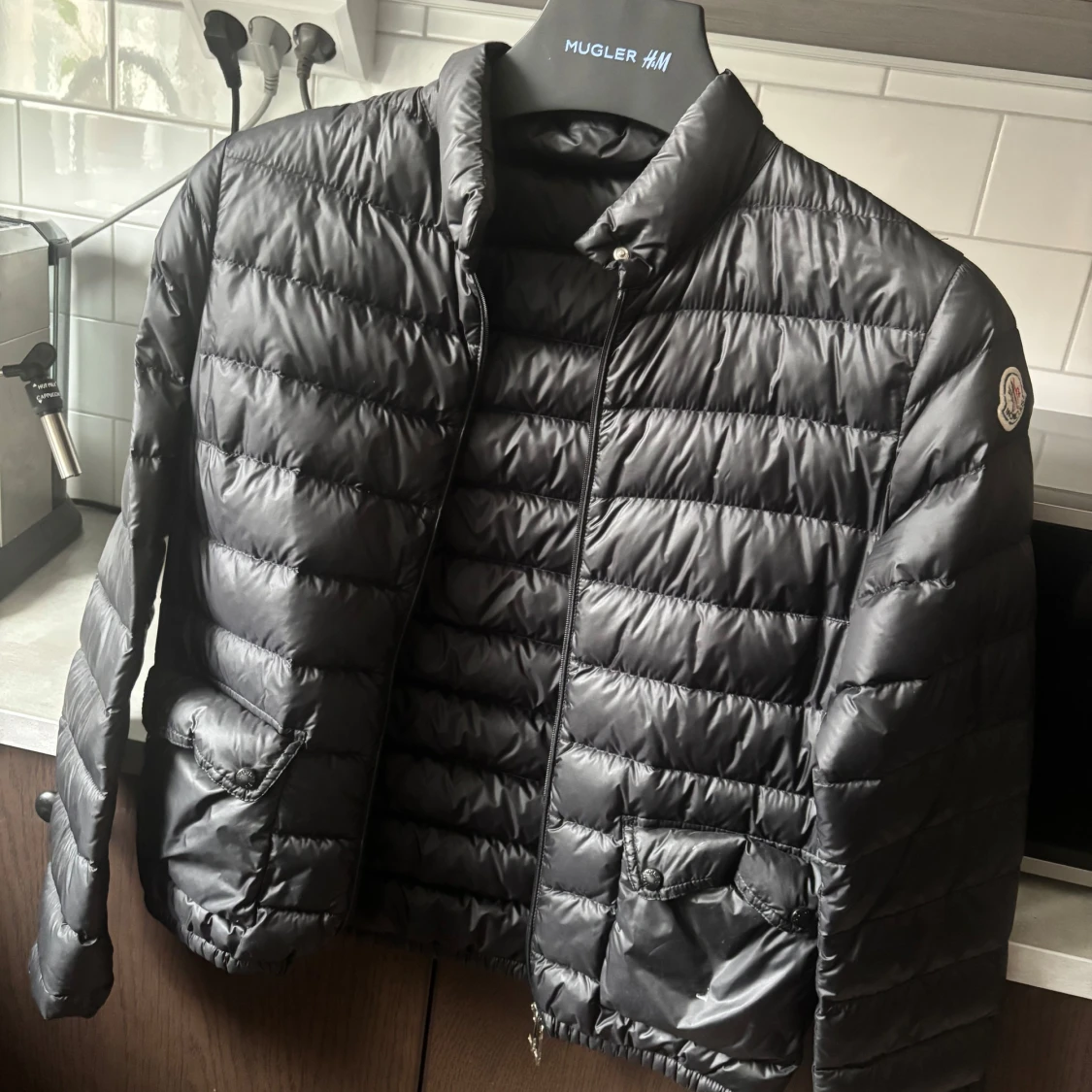Svart dunjacka från Moncler