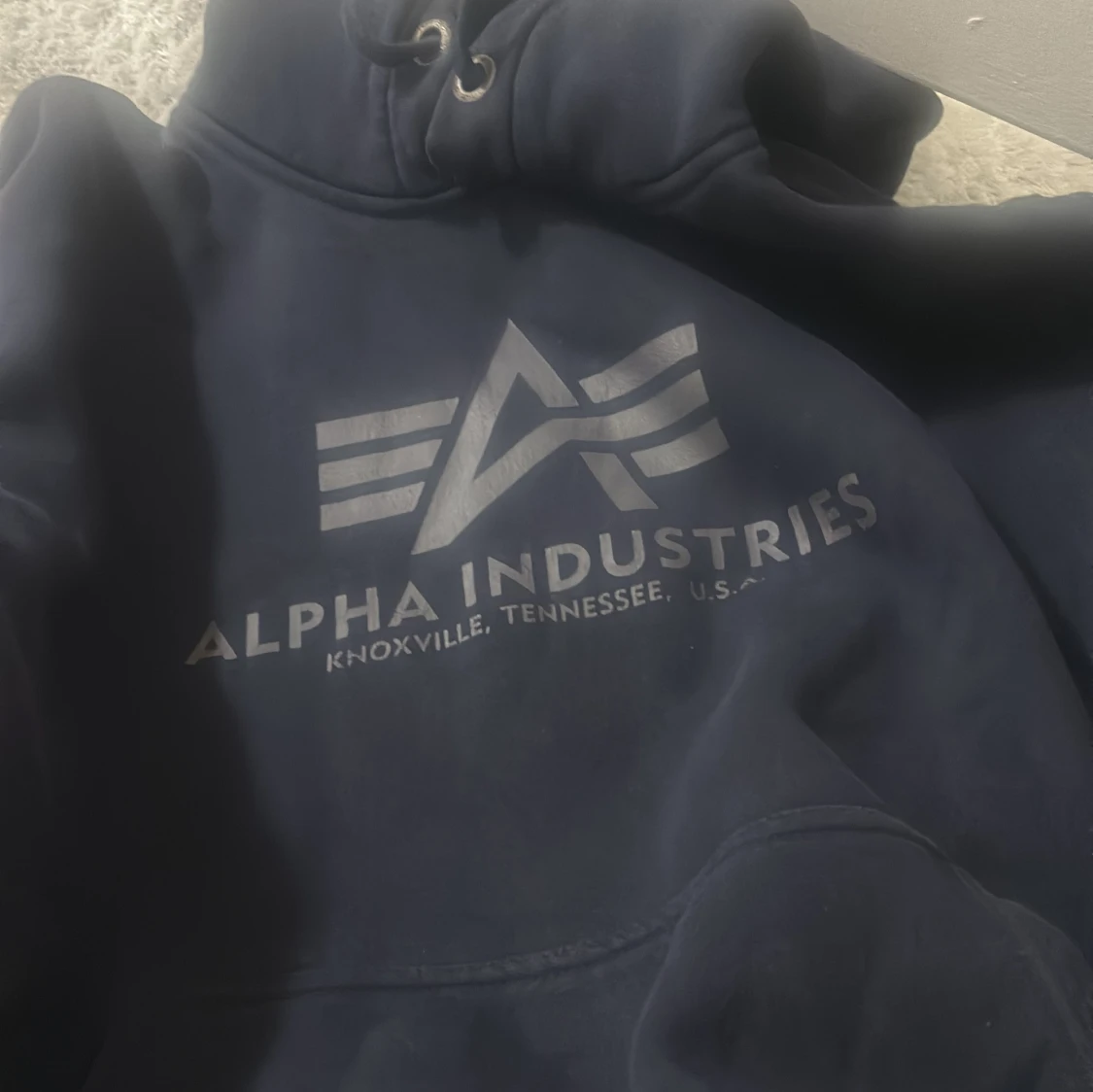 Mörkblå hoodie från Alpha Industries - 2