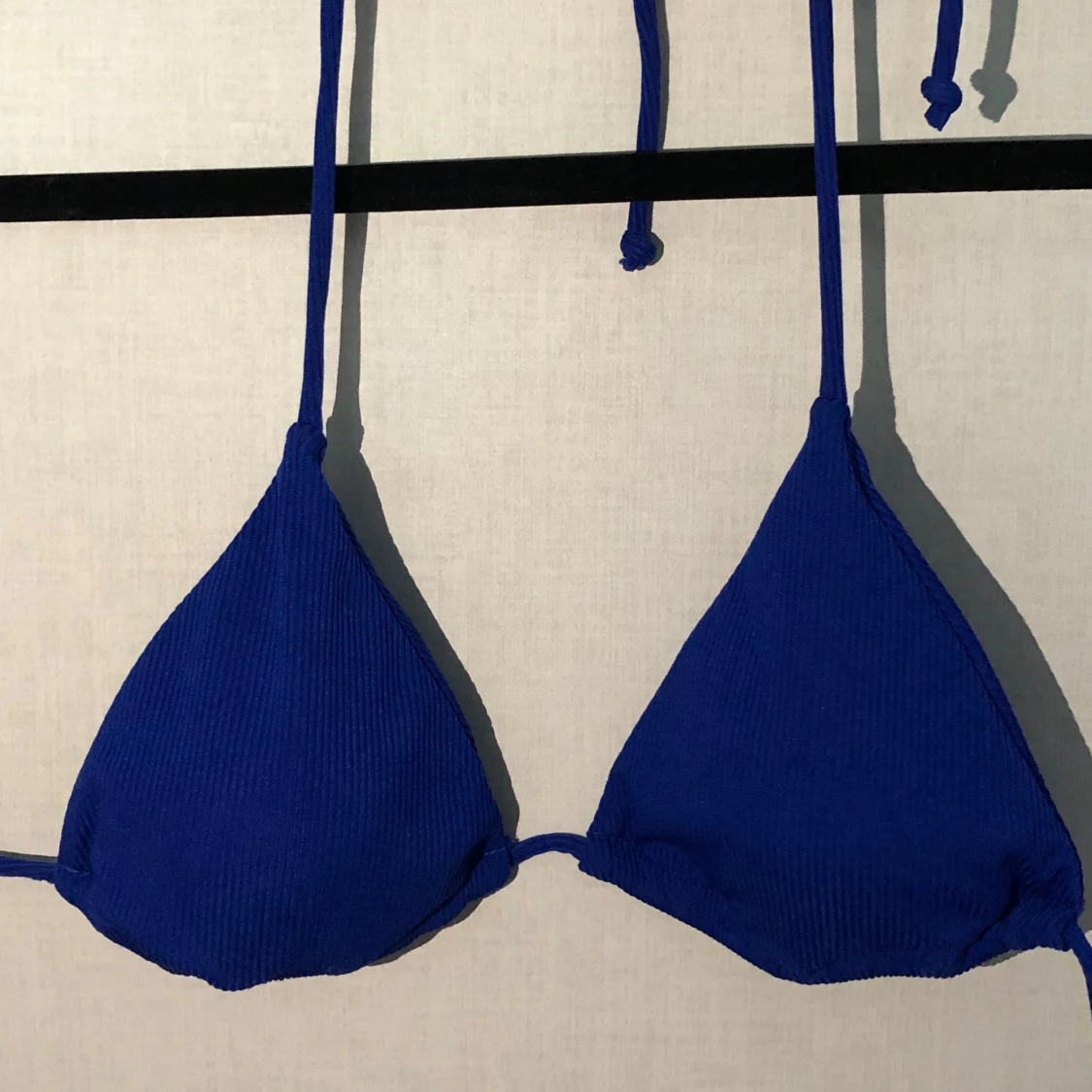 Blå ribbad bikiniöverdel - 1