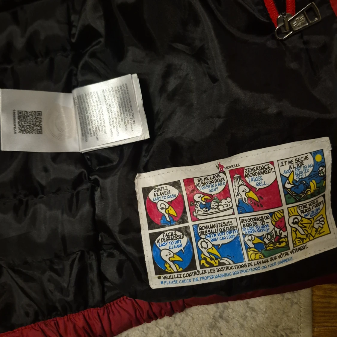 Röd dunjacka från Moncler - 2