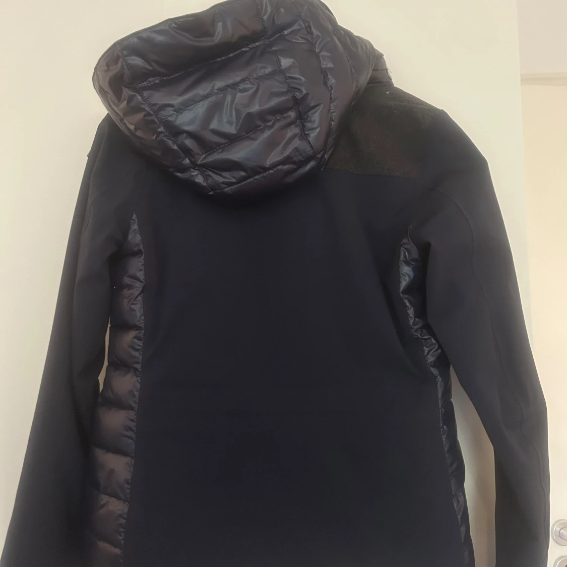 Mörkblå jacka från 8848 Altitude - 4