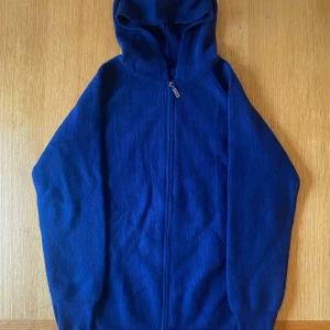 Merino ull hoodie - Storlek M || skick 10/10 || perfekt för våren & sommaren || vid funderingar är det bara att skriva😃