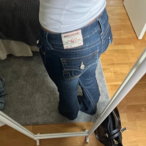True religion jeans  - Supersnygga och eleganta low waist bootcut jeans !! Dom är i nytt skick och är endast används 1-2 gånger 💞 tycärr är lappen utriven 