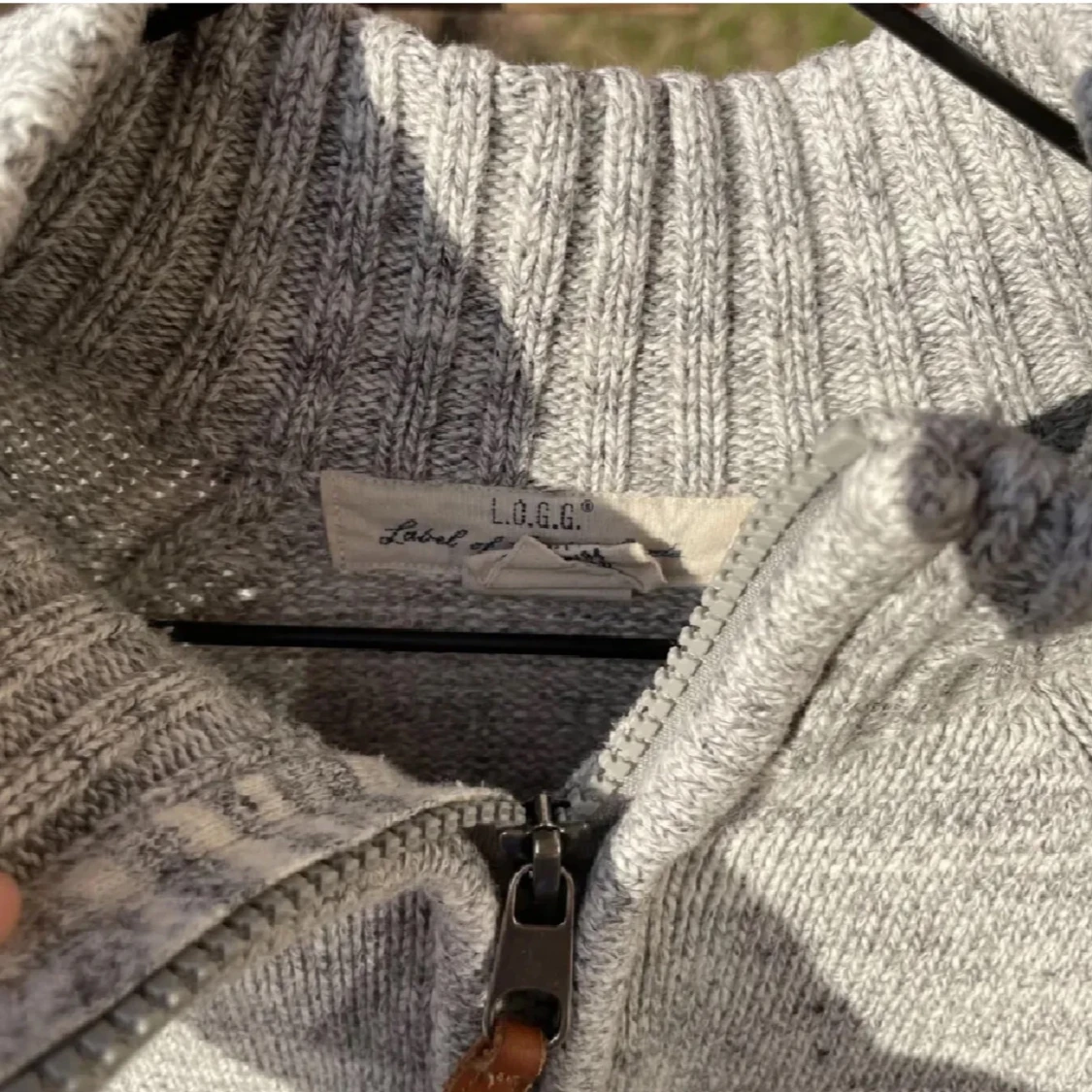 Grå stickad tröja från L.O.G.G. - 2