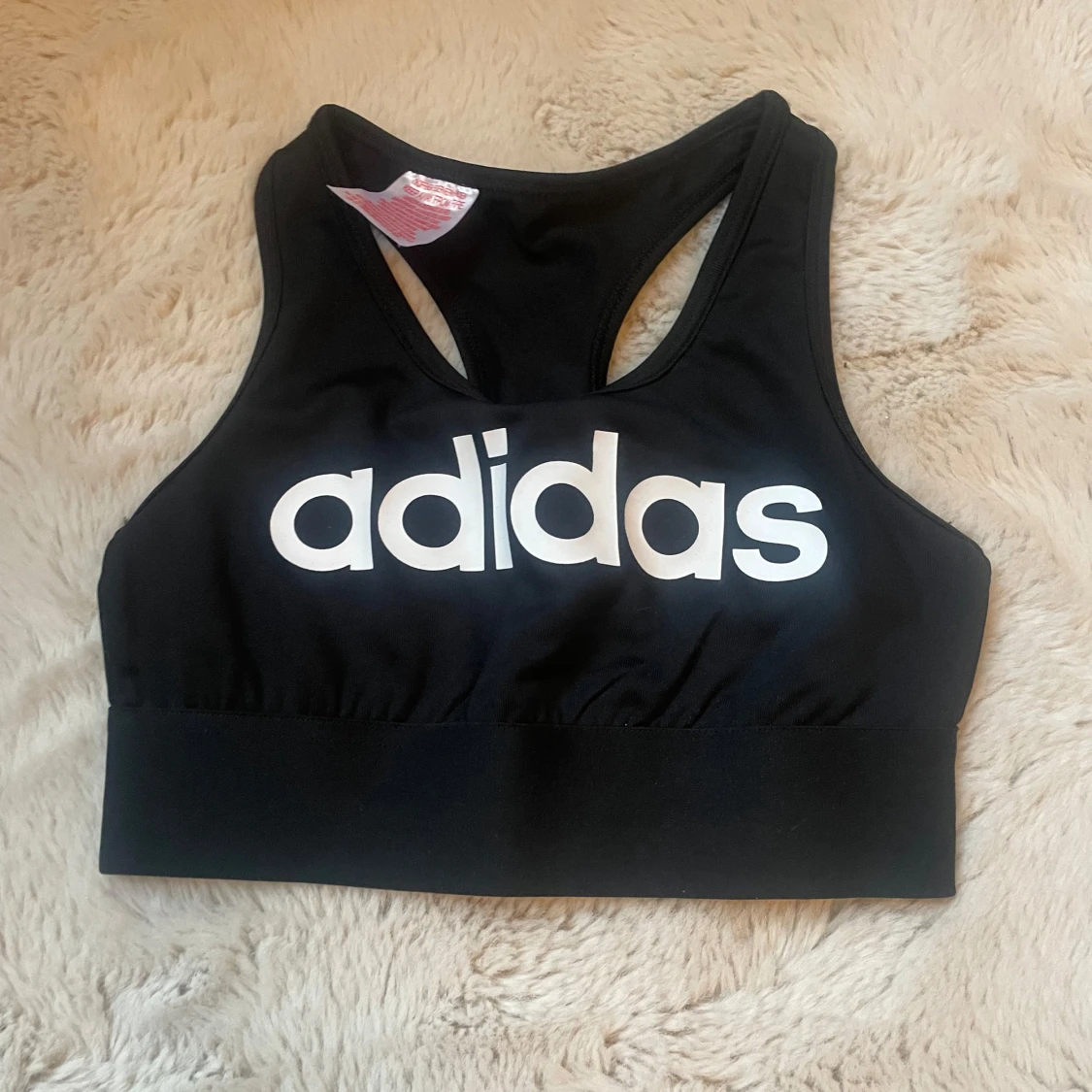 Svart sporttopp från Adidas