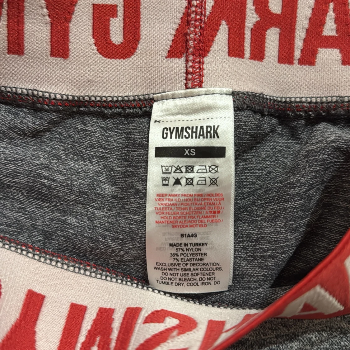 Grå träningsshorts från Gymshark - 2
