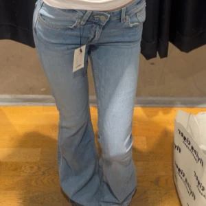 Lågmidjade jeans - Lågmidjade snygga jeans från Lager157, endast använda 1-2 gånger💓 skriv om du har frågor, priset kan diskuteras men de är knappt använda och köptes för 400kr