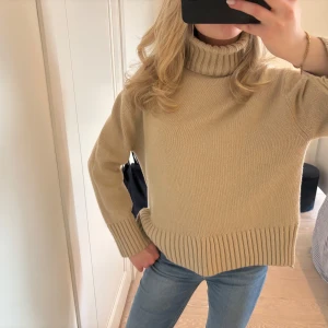 Polotröja  - Superfin polotröja från h&m💕 sparsamt använd