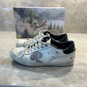  The Gallerist 40  - Säljer nu mina the gallerist storlek 40 i gott skick skriv om ni har några funderingar 