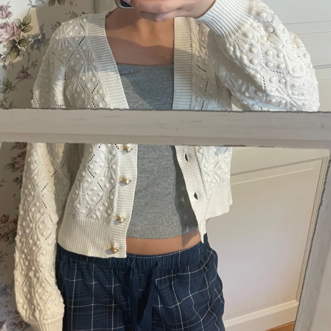 Vit stickad kofta med knappar - 2