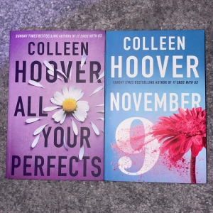 All Your Perfects och November 9 av Colleen Hoover - Två böcker av Colleen Hoover: 'All Your Perfects' och 'November 9' på engelska. Båda böckerna handlar om kärlek och relationer, med djupa känslor och oväntade vändningar. Perfekt för dig som älskar romantiska berättelser. Jag har läst ’All your perfects’ men den andra har inte blivit läst (är som ny). Båda för 80kr + frakten 😊