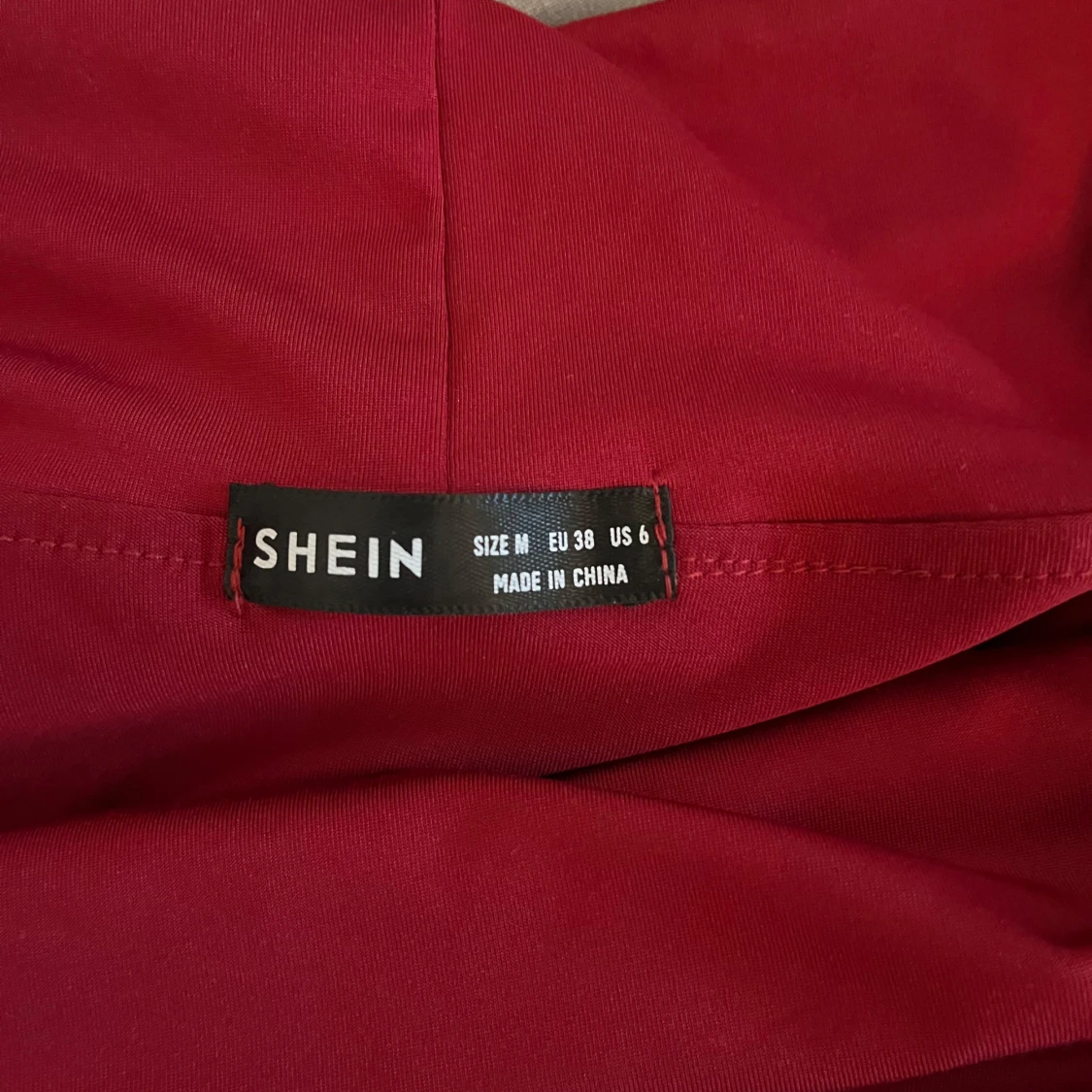 Röd of shoulder top från Shein - 1