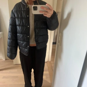 Zara jacka! - Fin zara Jacka till bären, aldrig använt utan en gång.  Den är är i barn storlek 164 men är som en S.