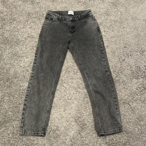 Grunt jeans - Säljer dessa riktigt snygga grunt jeans för dem är för små skick 8/10 