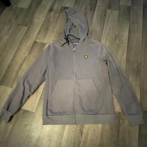 Lyle and scott Hoodie  - Säljer nu denna lyle and scott tröja, storlek S, 250 sek 