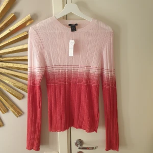 Tröja - tunn stickad tröja från Lindex.  Ny med lappen kvar, nypris var 399,- 