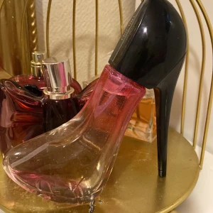 Chic Girl perfume - Har inte använts, helt ny!!  Normal pris: 750kr men säljer de för 240kr