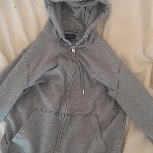 Gant hoddie storlek S - Grå gant hoddie 