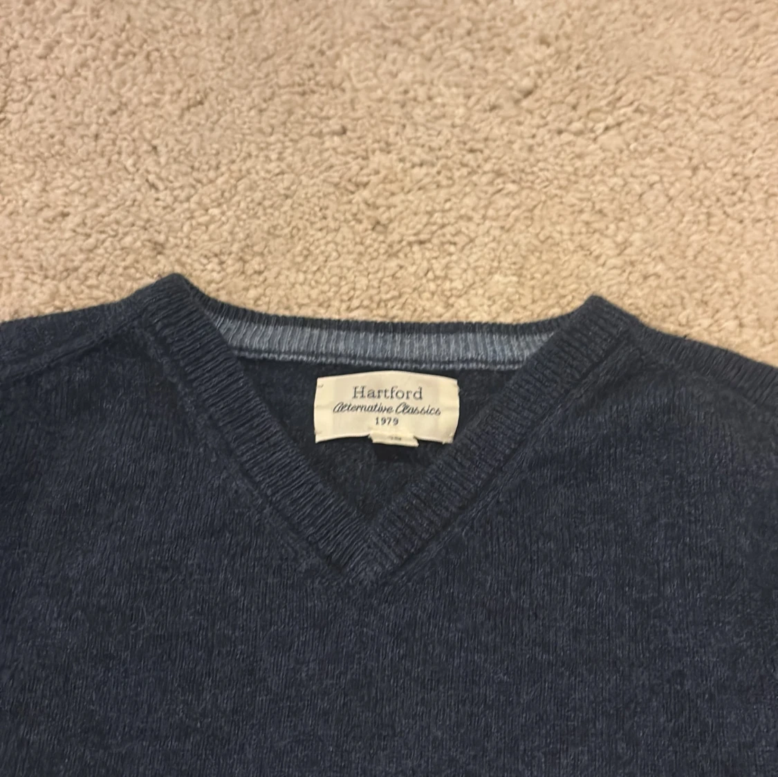 Hartford V-Neck! - 90