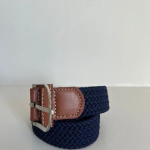 Flätat bälte - Hej! Säljer detta feta flätade bälte! Passar på alla storlekar! Bältet är ca. 105cm långt.