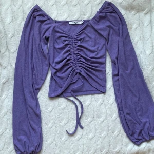 Långärmad top - •super fint skick  •använder inte längre  •strechigt material   