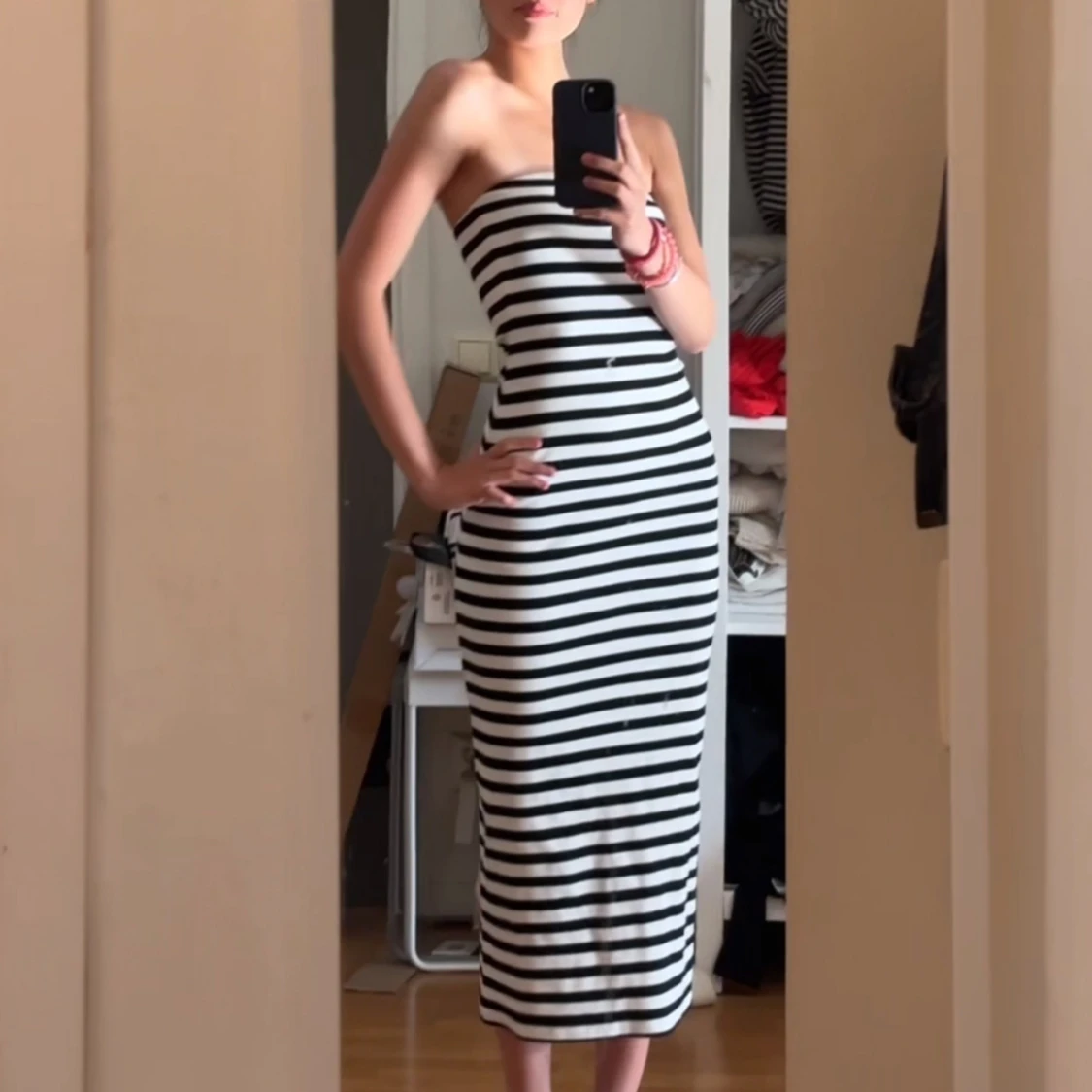 LÅNG BODYCONKLÄNNING