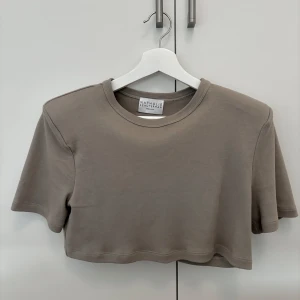 Nathalie Schuterman crop top - Nypris 2695kr! 