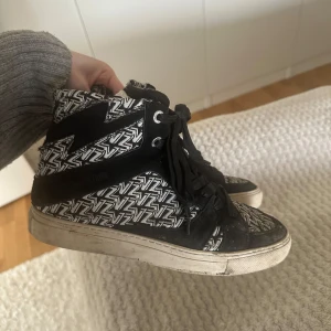 Zadig skor  - Zadig skor storlek 38. Säljer pga de inte kommer till användning. Pris kan diskuteras. 🖤