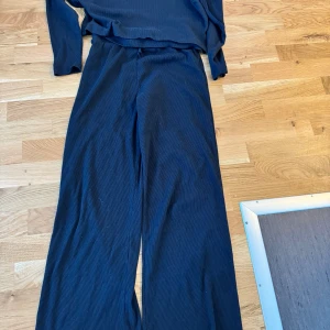 Kläder kvinna - Mycket bra, det finns ingen tår