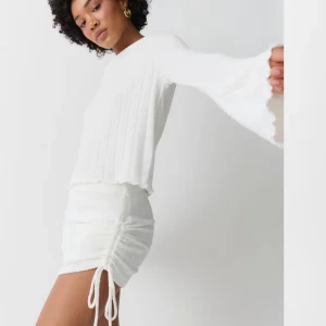 Vit kjol - Jättesöt vit kjol med prislappen kvar, helt oanvänd💕