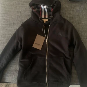 Burberry zipp - Burberry kofta. 10 av 10  