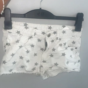 Stjärniga shorts - Använd av mig ett par gånger för några år sedan men är i  ett ganska bra skick utan hål osv