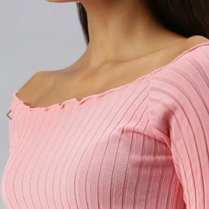 Intimissimi topp - Denna intimissimi tröjan säljs inte mer, köptes förra året och har används Max 2 gånger. I bra slicka, stretchiga och fin färg. Obs!! Inte den exakta tröjan som på bilden men samma modell (mer rosa än den på bildenk) 