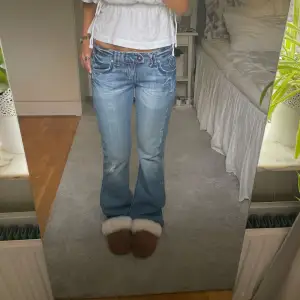 Jeans!❤️ Midja (rakt över): 37cm , innerbenslängd: 83cm