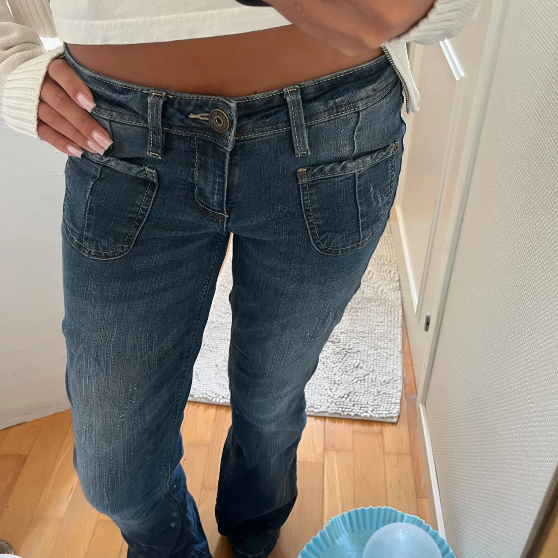 Mörkblåa jeans