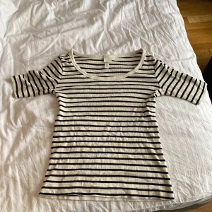 Randig T-shirt  - Basic men snygg T-shirt som passar till de mesta🥰