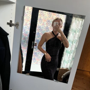 Adoore - Säljer min festliga klänning ifrån adoore. Superfin men kommer inte till användning. Multicolour storlek 40