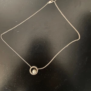 EFVA Attling halsband - Väldigt snyggt pärl halsband, såklart använd men fräsh fortfarande