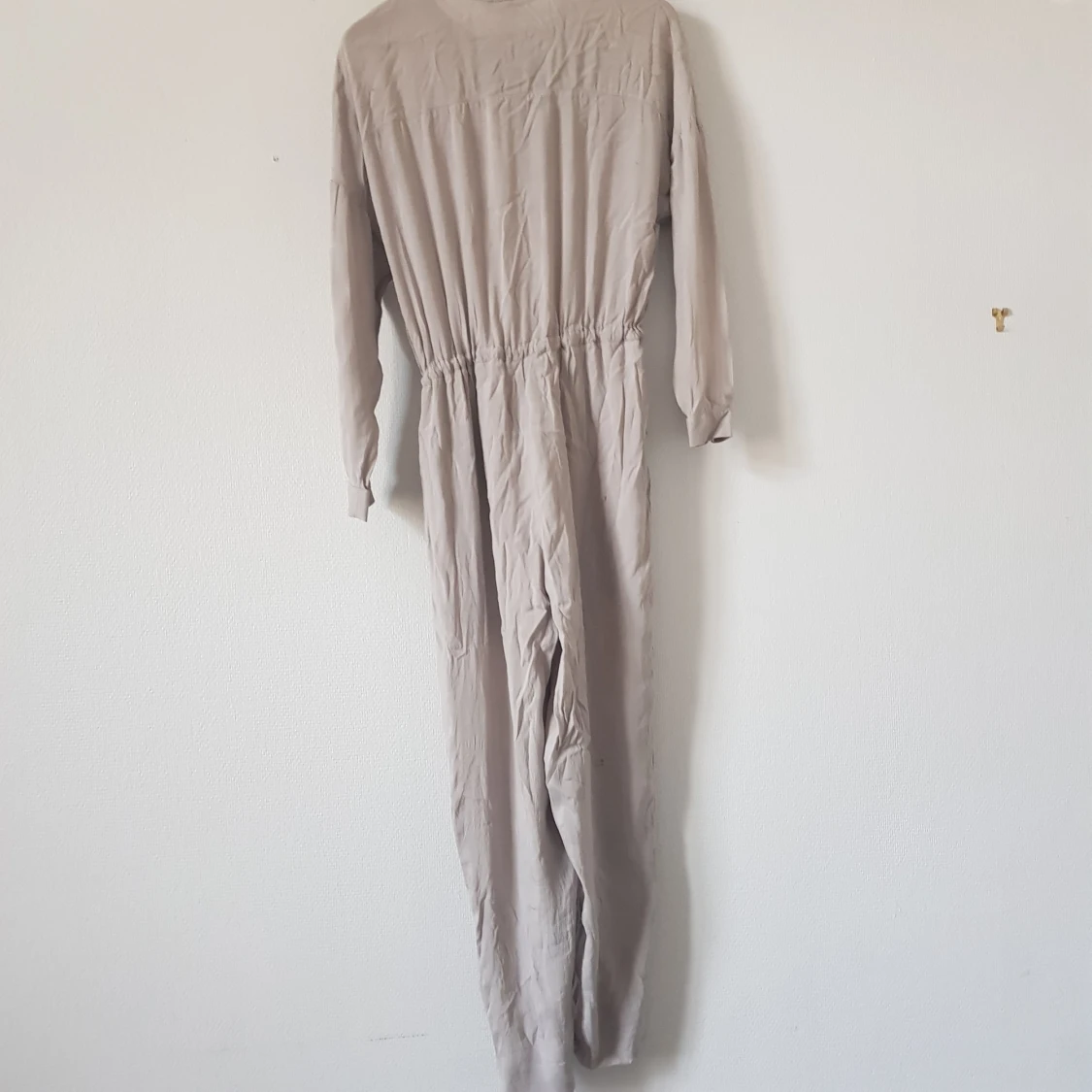 Beige lång jumpsuit - 90