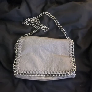 Tiamo Väska - En tiamo väska i perfekt skick, i mellan storleken