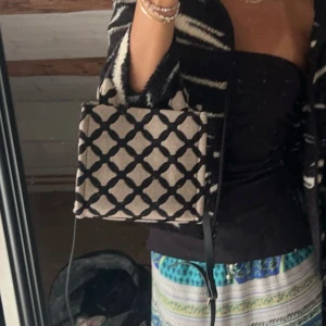 Snygg handväska  - Så snygg nu till hösten 🎀🤗