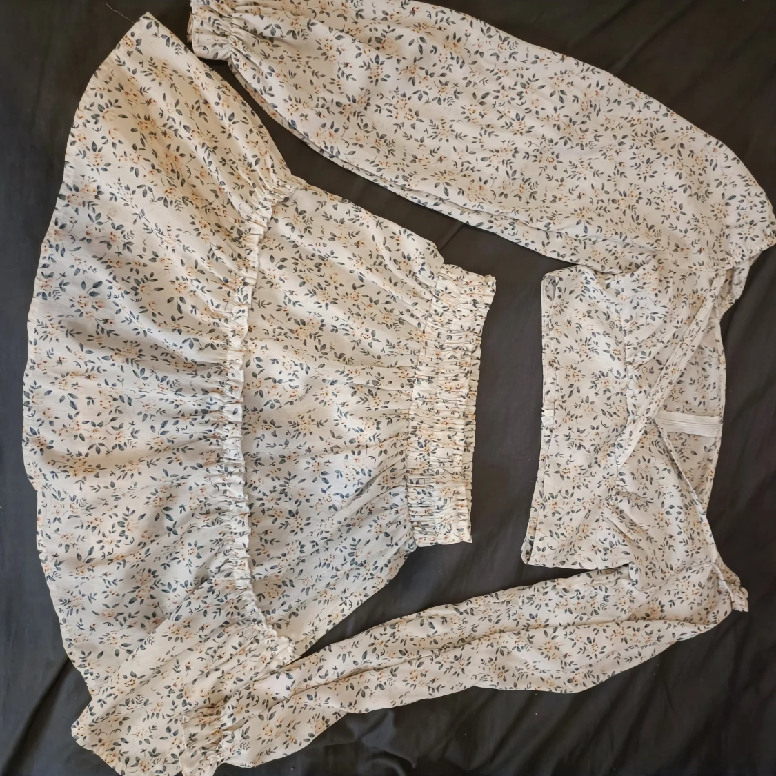 Blommig offshoulder topp