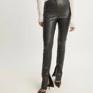 Skinn byxor  - Helt galet snygga skinn byxor som tyvärr var för små för mig! (Lappen är inte kvar)💗