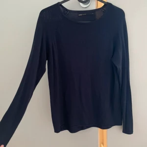 Svart långärmad  - Använd fåtal ggr mycket bra skick.