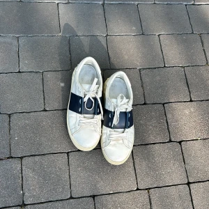 Valentino Open  - Valentino Open Storlek 45 Säljs i befintligt skick, rätt så använda Inget OG tillkommer  Säljs för de tar upp plats 