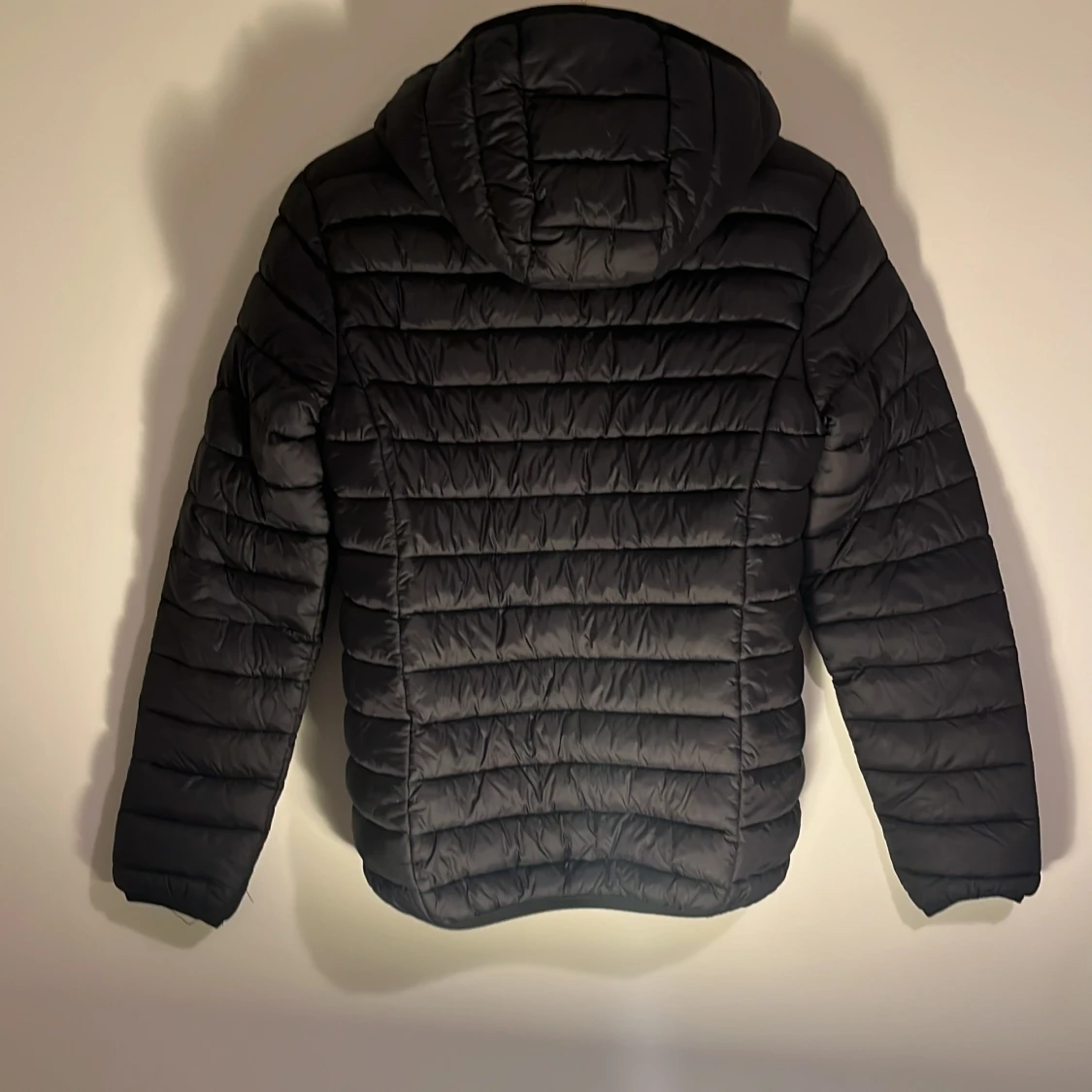 Svart pufferjacka från H&M - 1